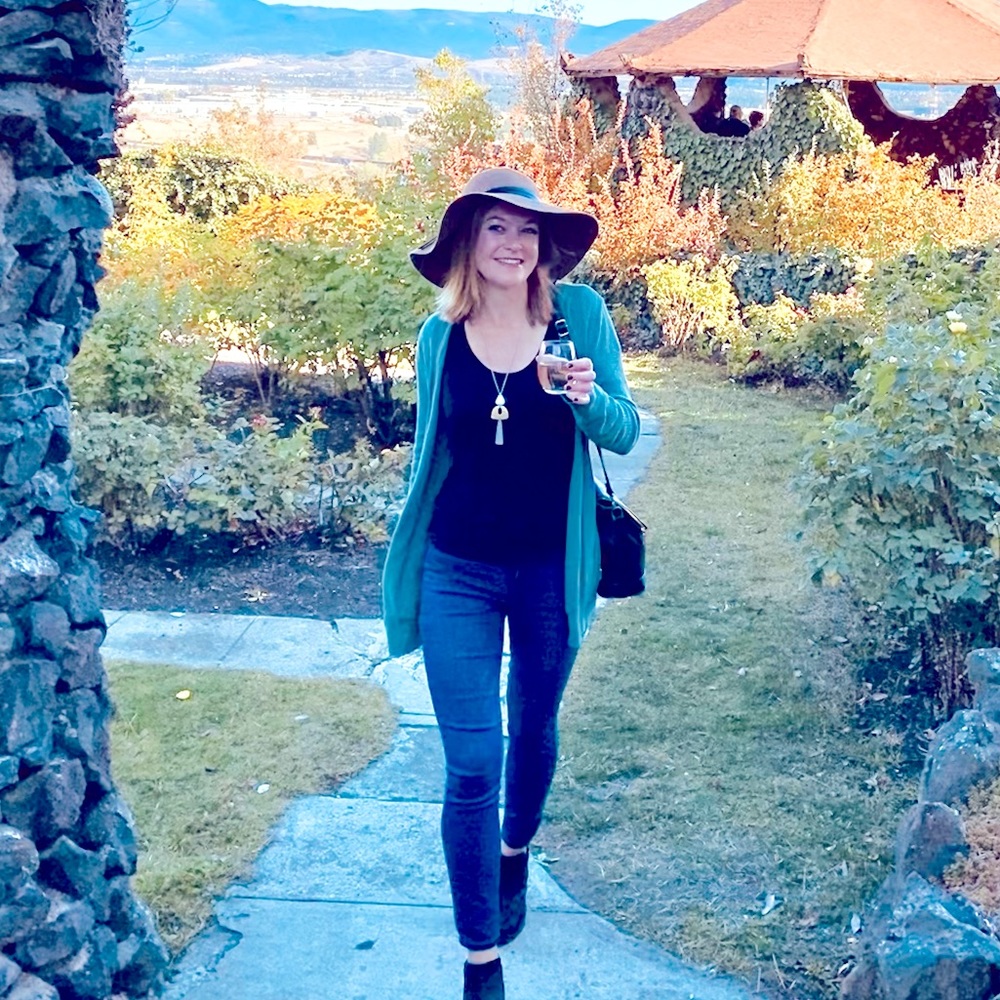 Meet your Posher, Caitlin